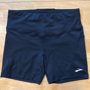 NWOT. Brooks 5” Spark Short